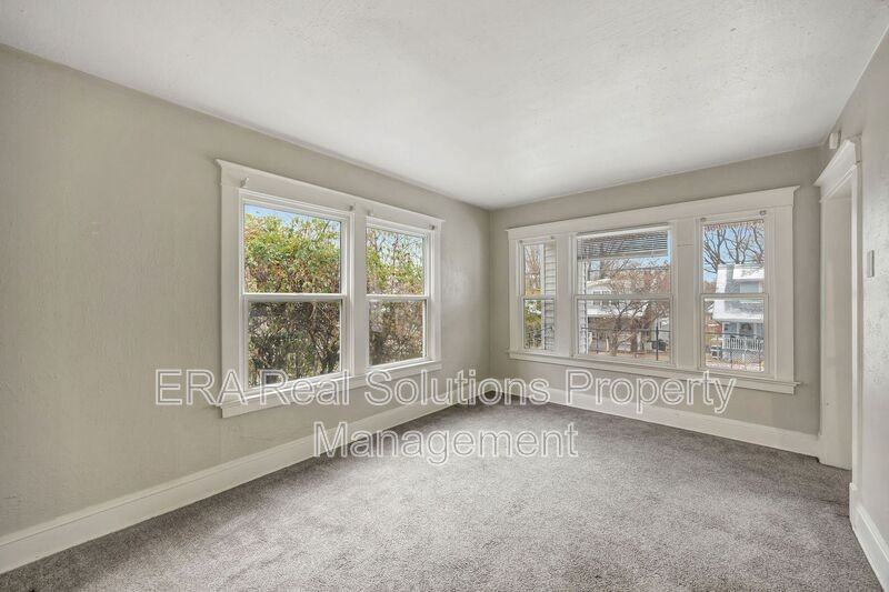 2241 Hannaford Ave - Photo 7 of 27