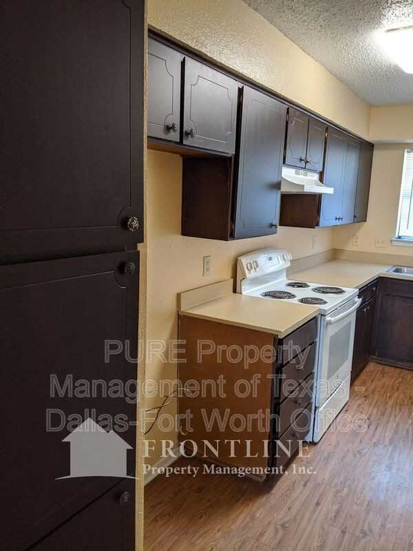 938 Southmoor Dr - Photo 2 of 20