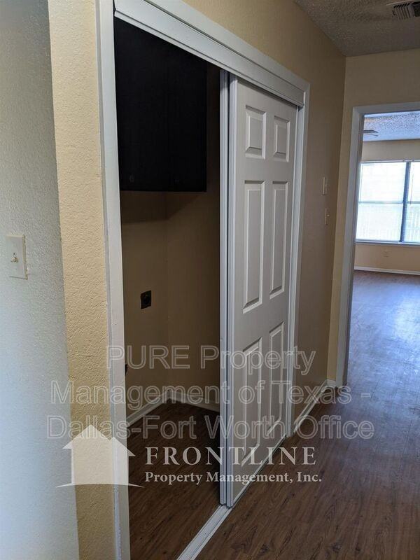 938 Southmoor Dr - Photo 3 of 20