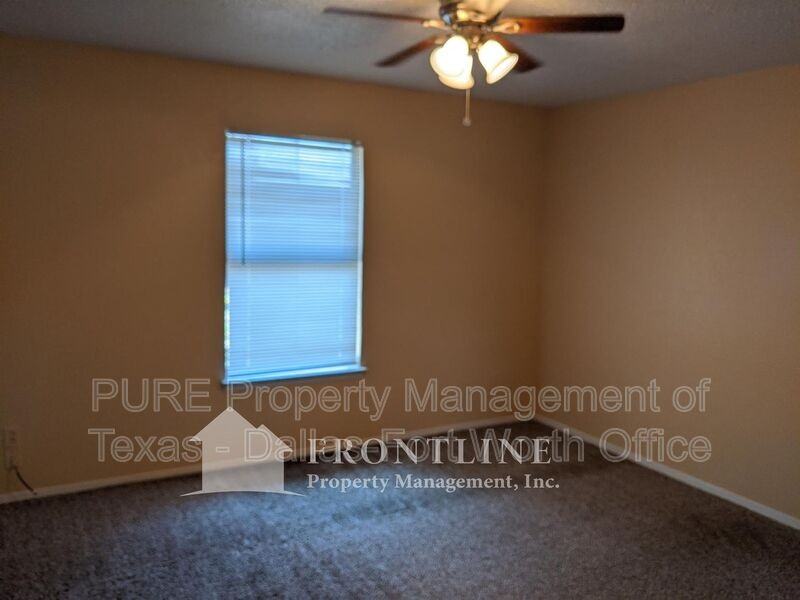 938 Southmoor Dr - Photo 4 of 20