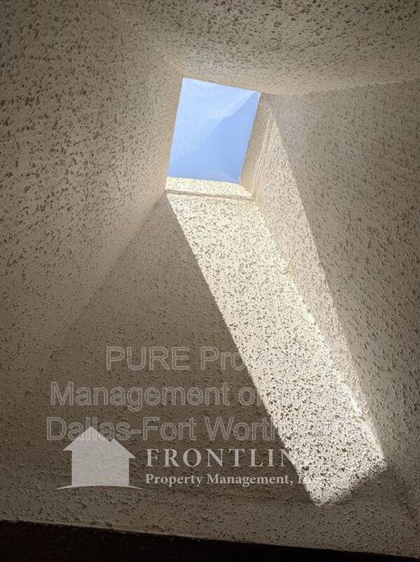 938 Southmoor Dr - Photo 6 of 20