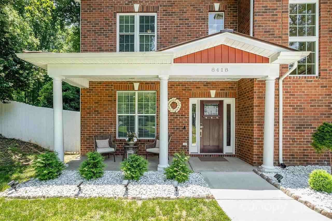 8418 Knollwood Cir - Photo 4 of 30