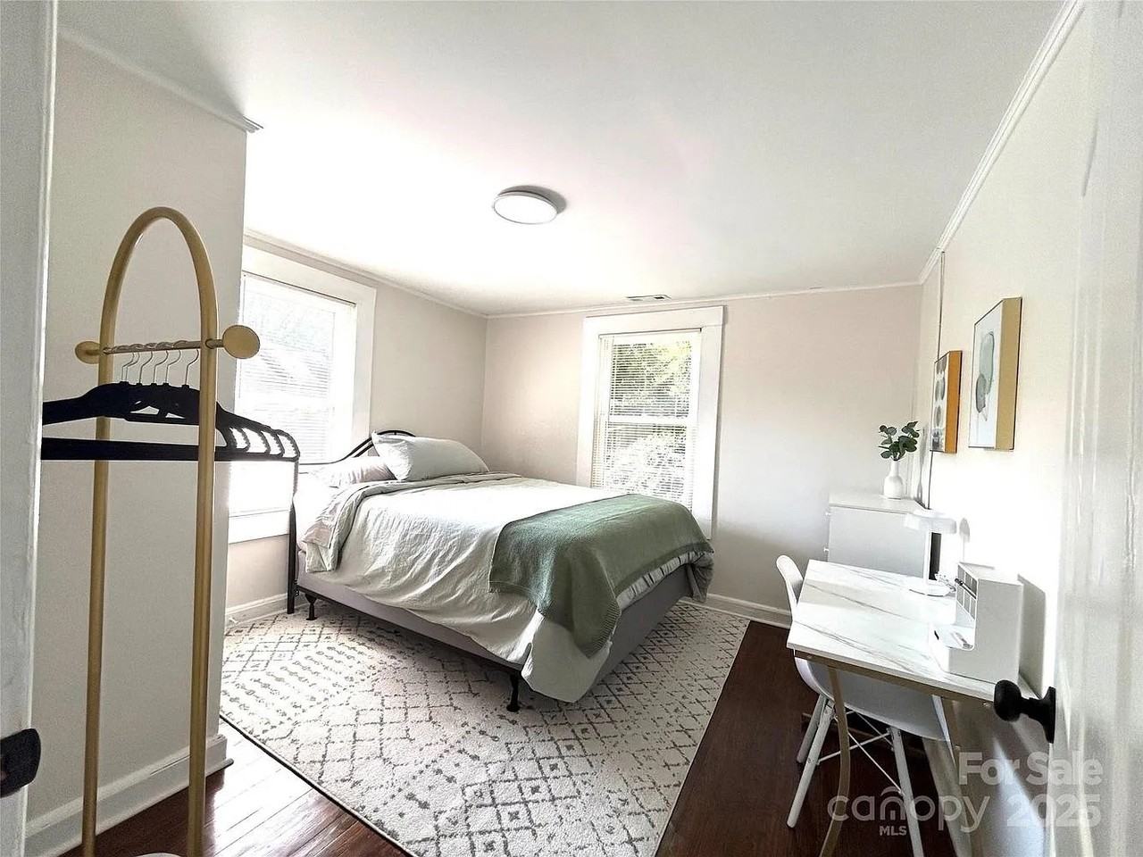 1032 Charles Ave - Photo 7 of 14