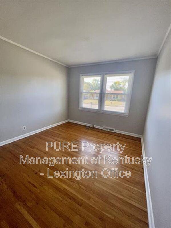 2364 Shandon Dr - Photo 7 of 13