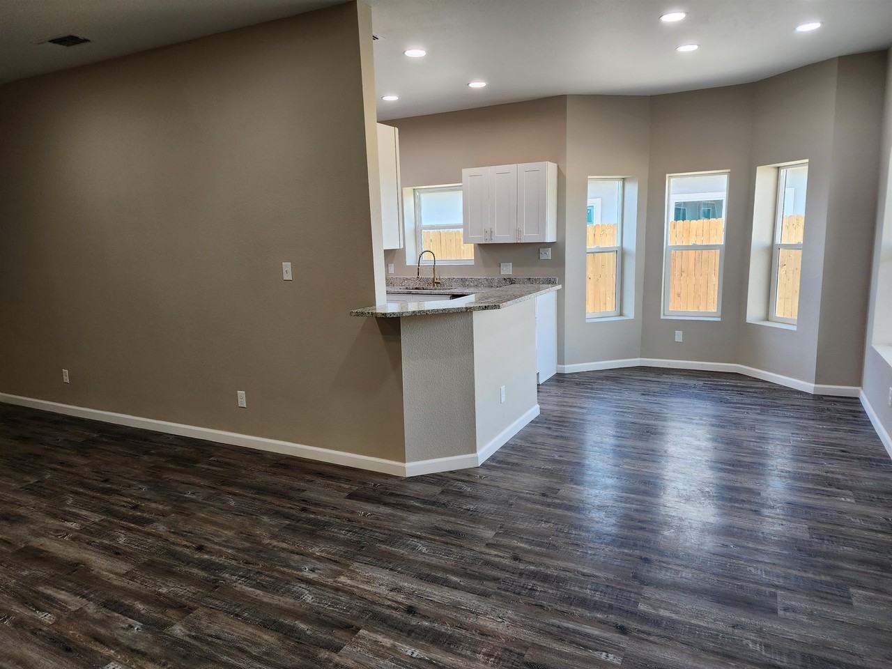 2703 S Onyx Dr #1 - Photo 4 of 8