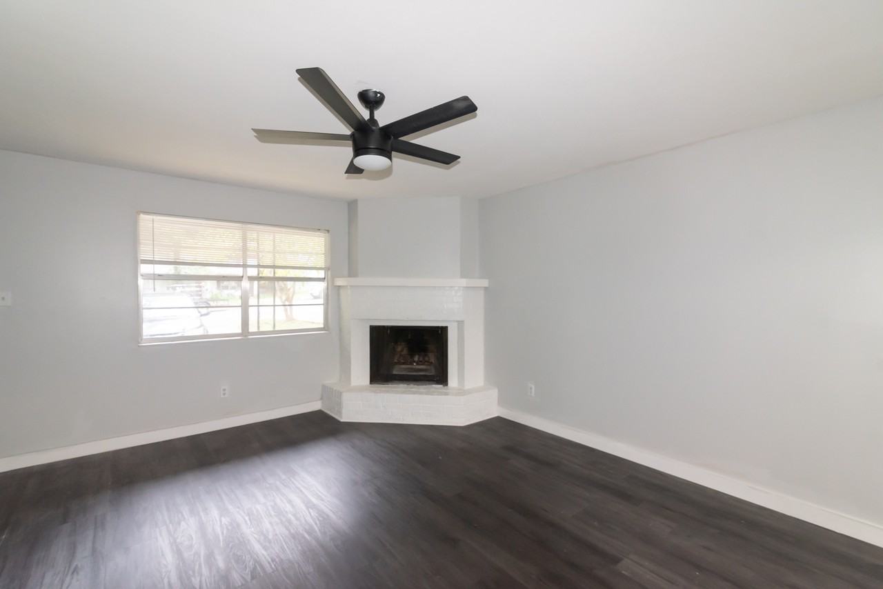 2437 Ramblewood Ct #1 - Photo 3 of 18