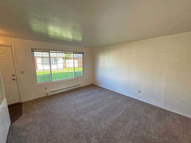 580 Ford St Se - Photo 5 of 16