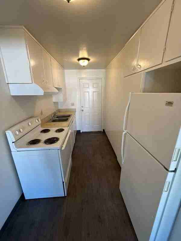 580 Ford St Se - Photo 6 of 16