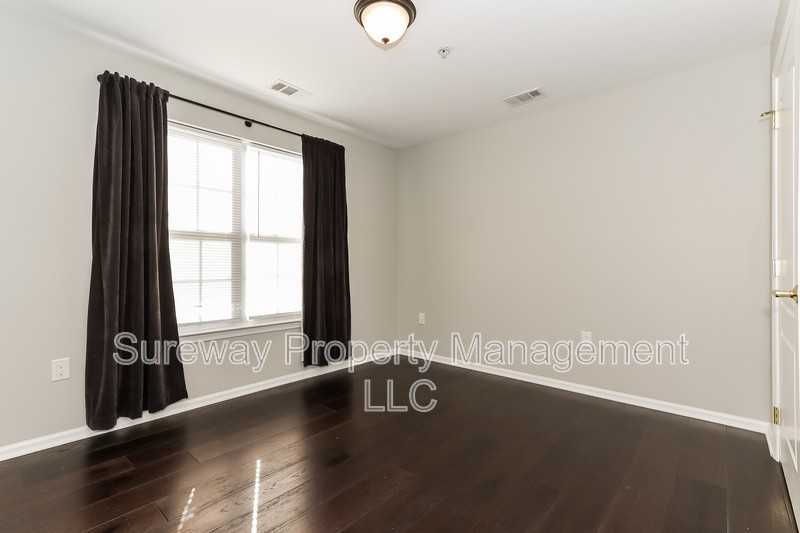 8 Highbridge Ln - Photo 7 of 15