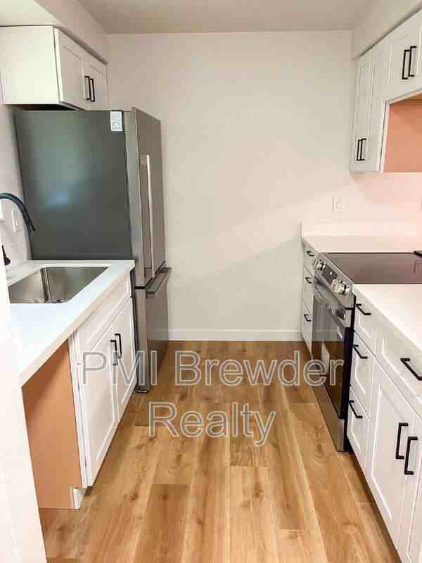 9727 5th St Ne #A - Photo 3 of 14