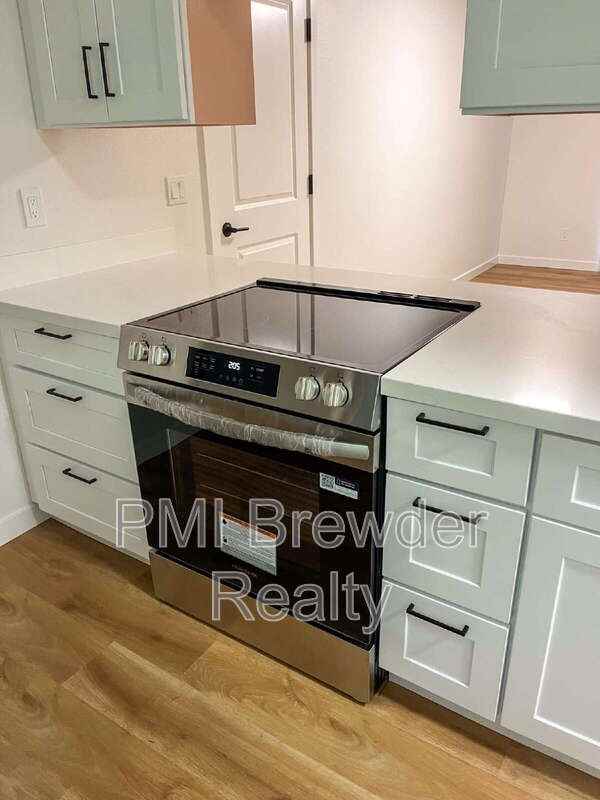 9727 5th St Ne #A - Photo 4 of 14