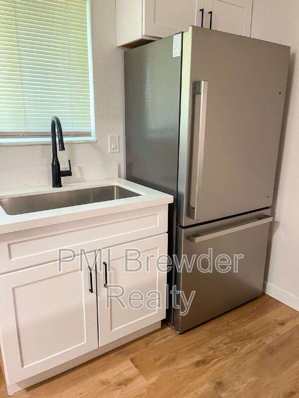 9727 5th St Ne #A - Photo 5 of 14