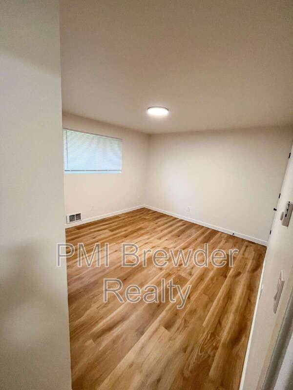 9727 5th St Ne #A - Photo 7 of 14