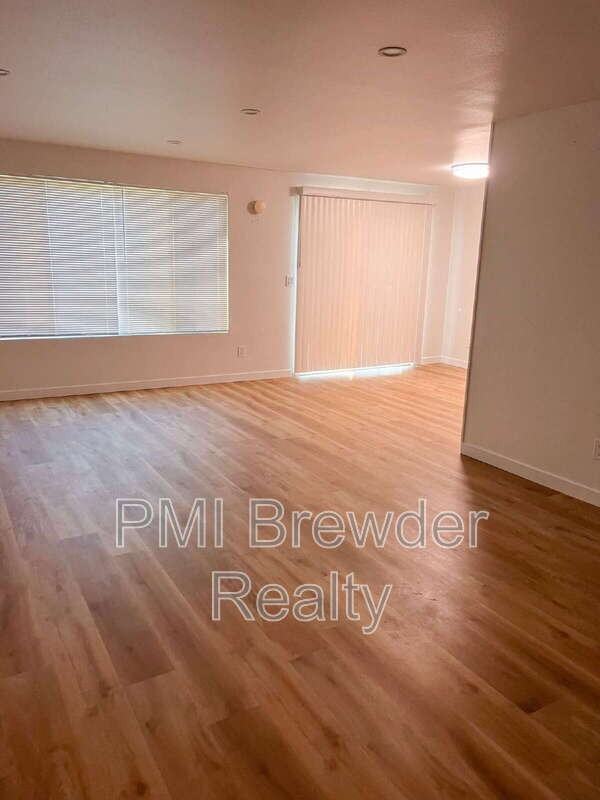 9727 5th St Ne #B - Photo 2 of 12