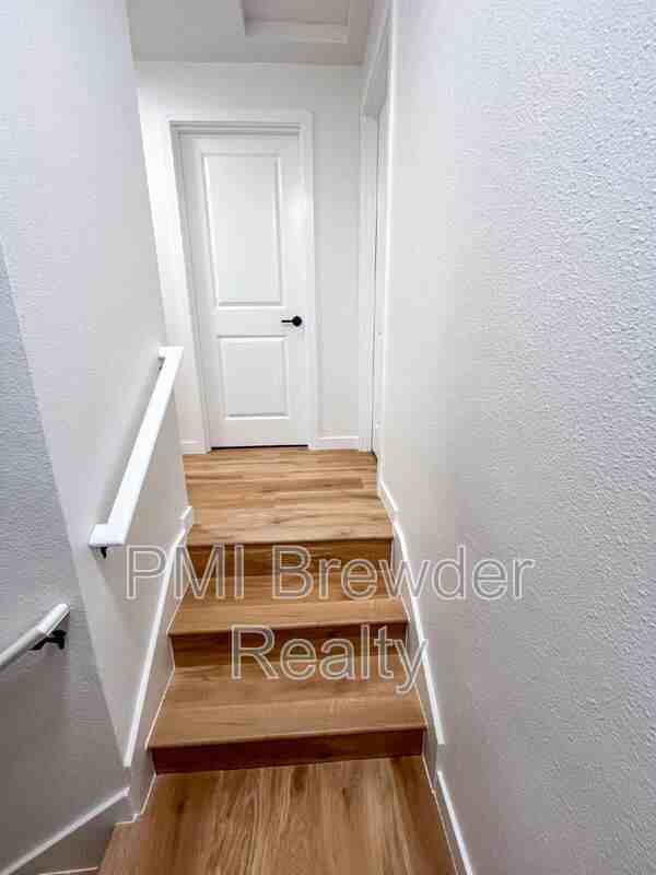 9727 5th St Ne #B - Photo 6 of 12