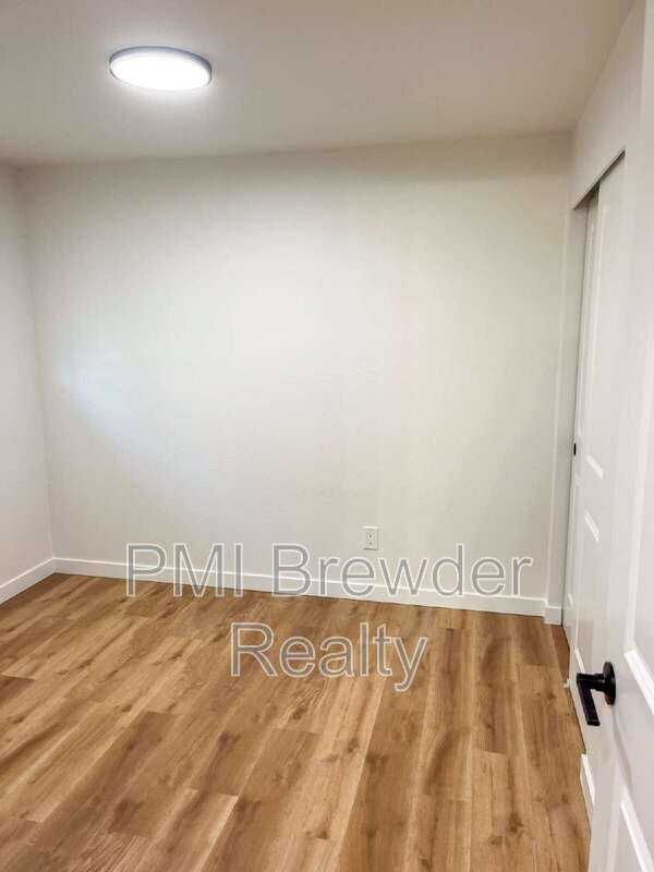 9727 5th St Ne #B - Photo 7 of 12