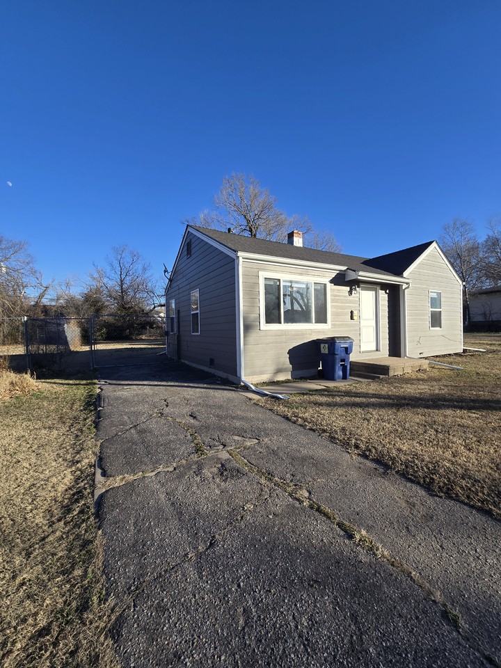 1332 N Erie Ave #1 - Photo 2 of 31