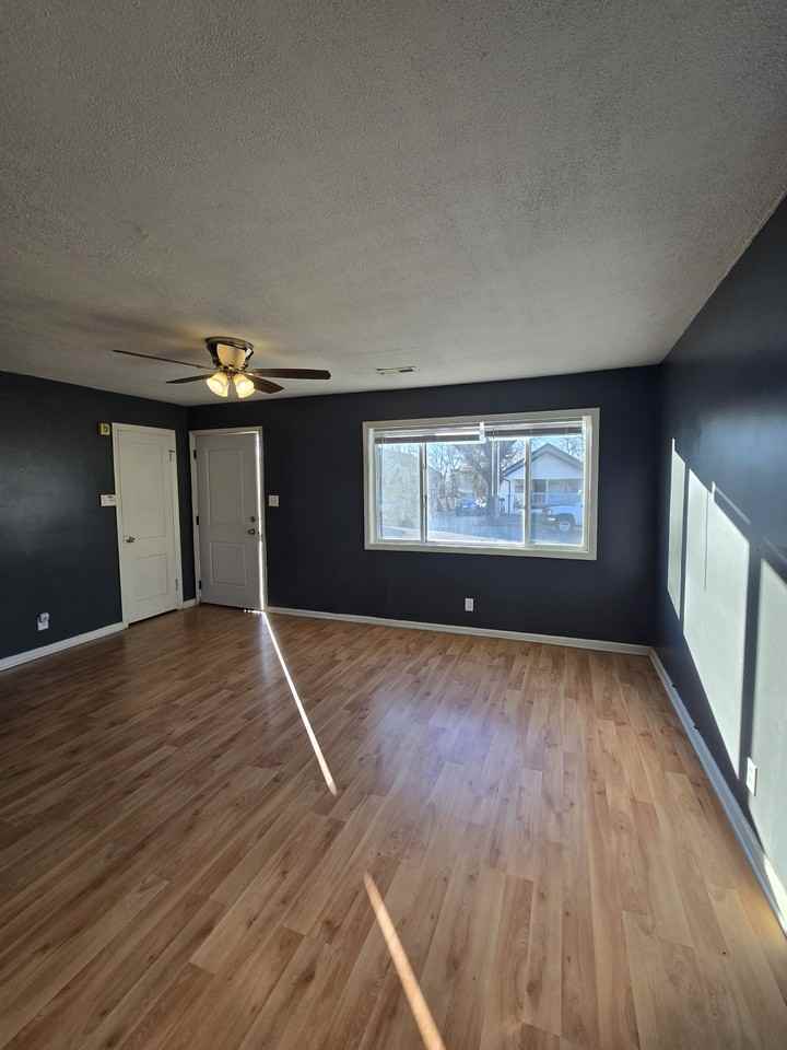 1332 N Erie Ave #1 - Photo 4 of 31