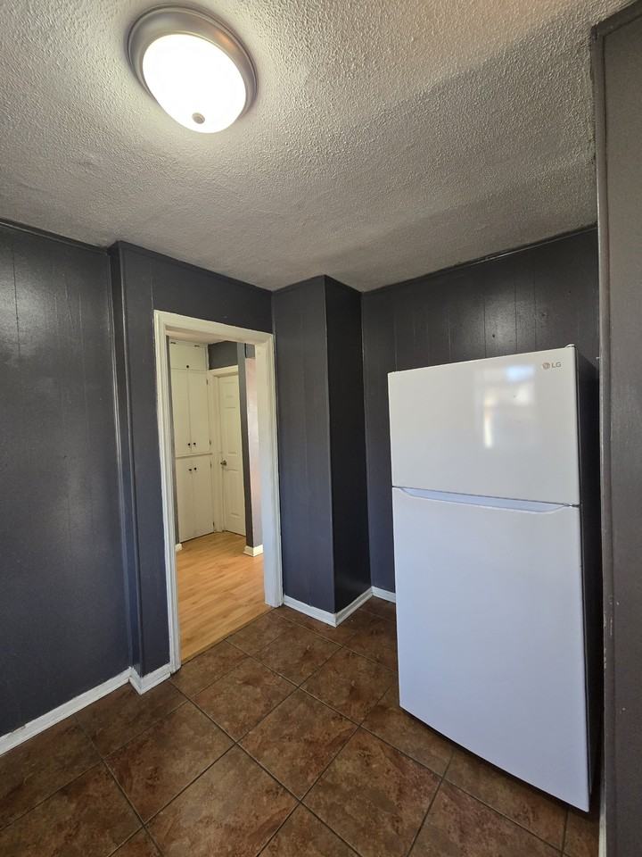 1332 N Erie Ave #1 - Photo 6 of 31