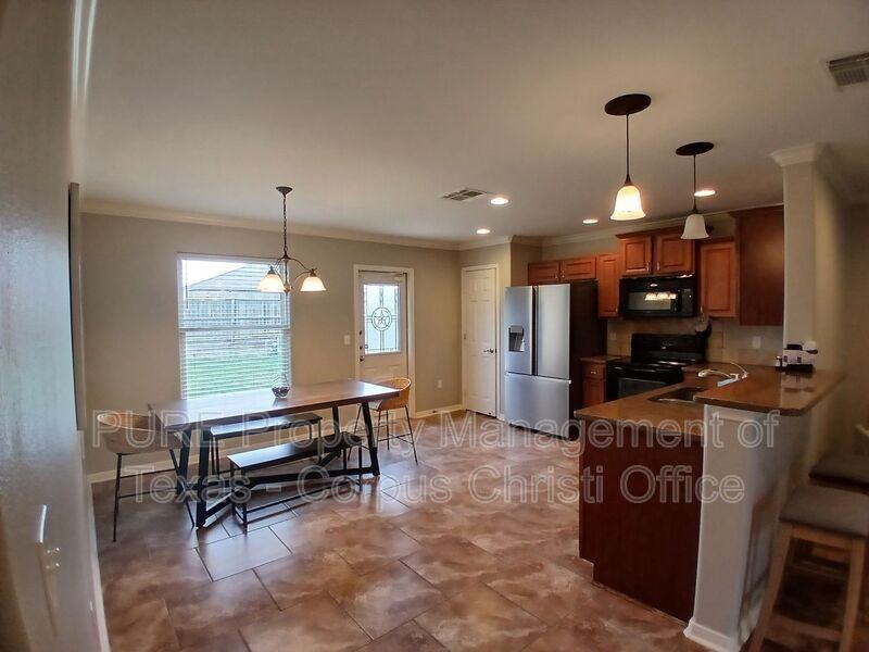 2217 Abeto Dr - Photo 3 of 20