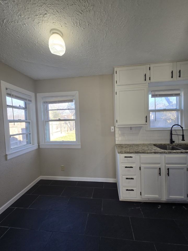 1642 N Erie St #1 - Photo 7 of 21