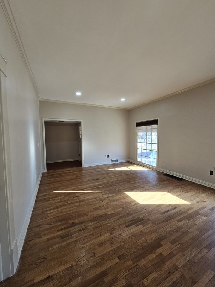 517 S Vine St #1 - Photo 4 of 39