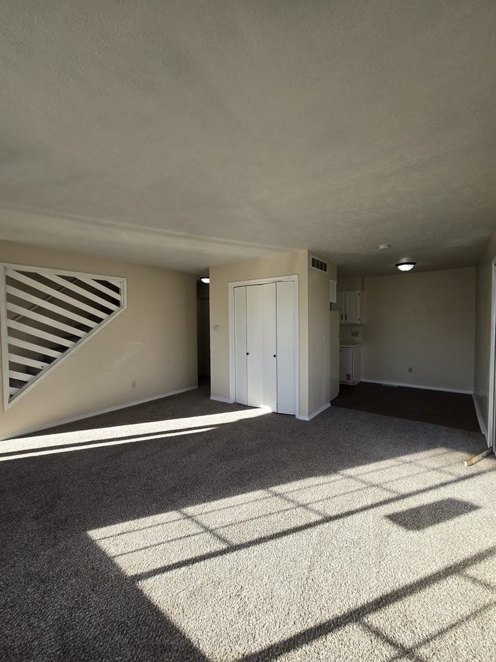 3824 W Elm St #1 - Photo 3 of 32