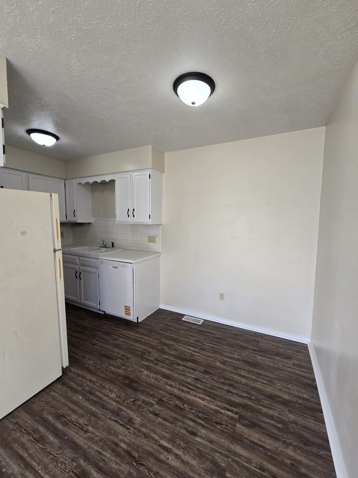 3824 W Elm St #1 - Photo 5 of 32