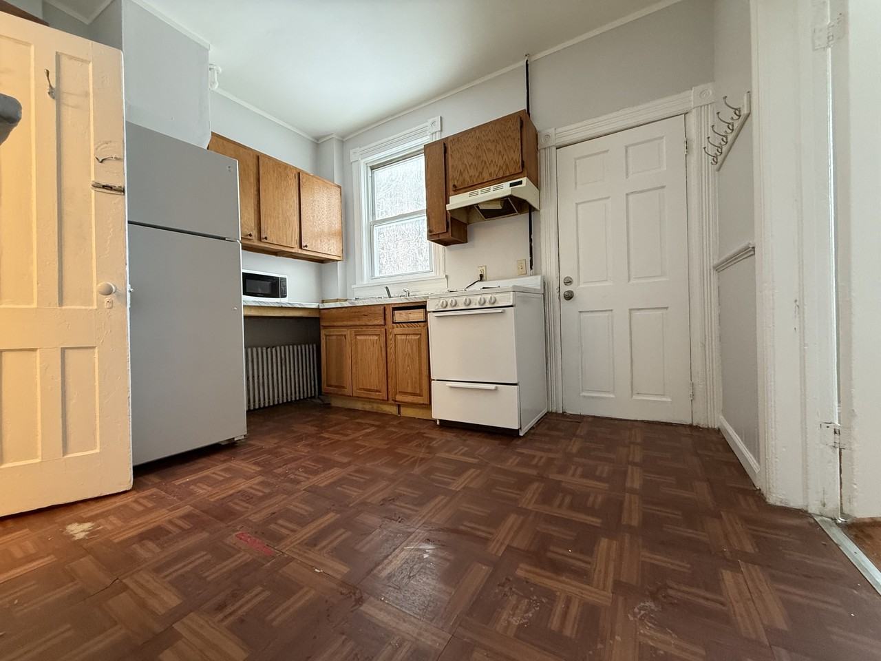 526 Hamilton St #1 - Photo 2 of 7