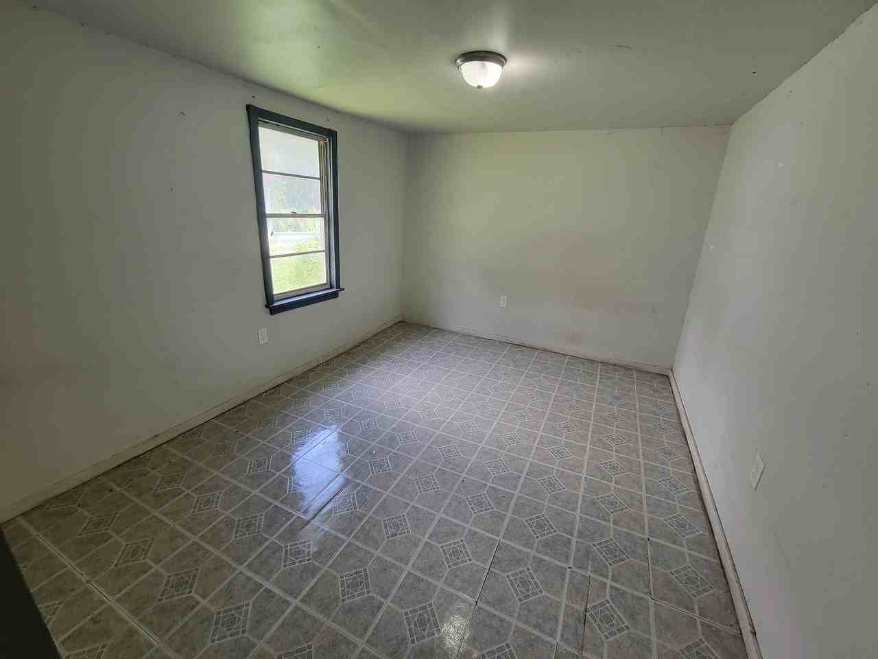 14052 Railroad Ave #10 - Photo 4 of 13