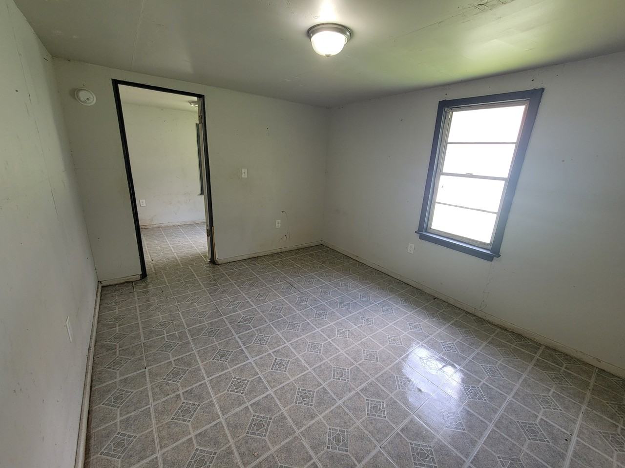 14052 Railroad Ave #10 - Photo 5 of 13