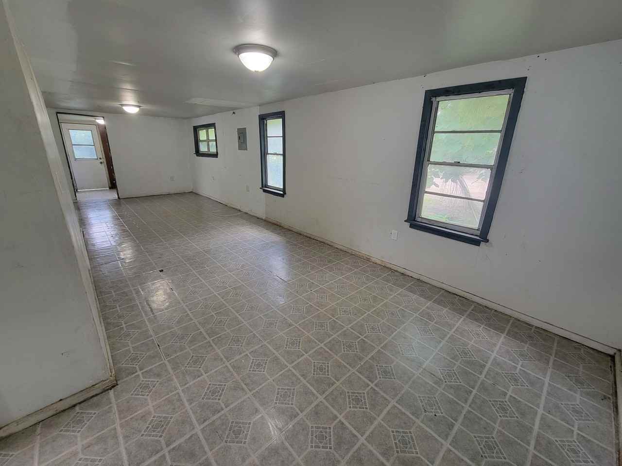 14052 Railroad Ave #10 - Photo 7 of 13