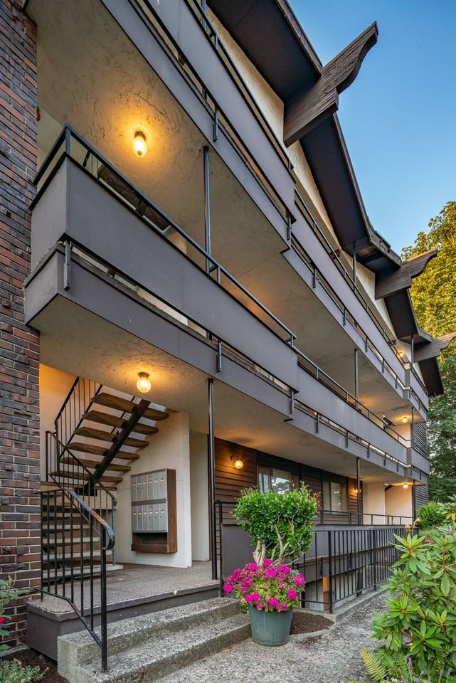 LIVE CLOSE TO CARKEEK PARK! - Photo 2 of 31