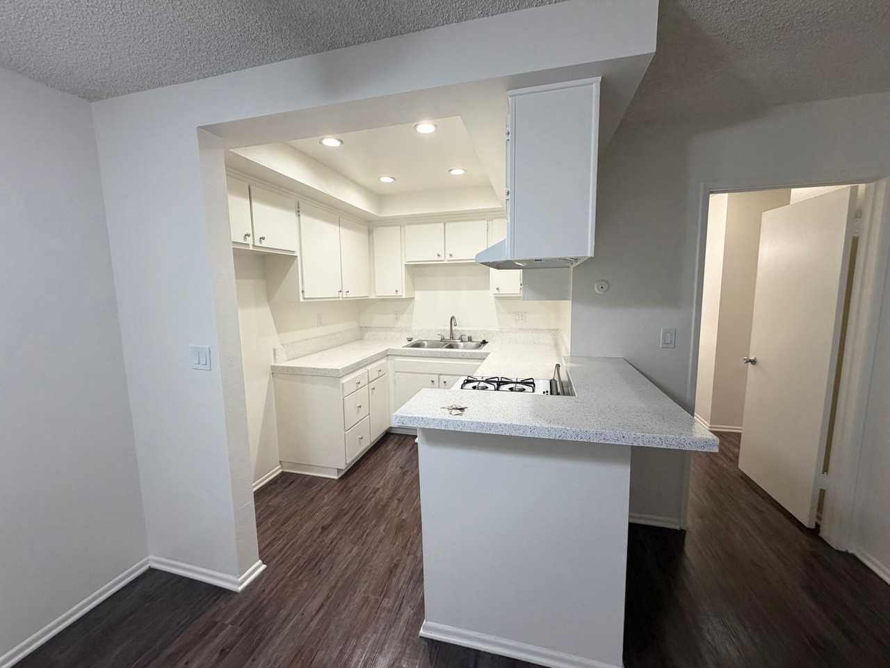 171 Mariposa Apartments - Photo 4 of 17