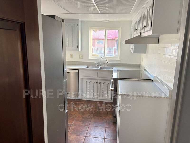 12321 Constitution Ave Ne - Photo 4 of 27