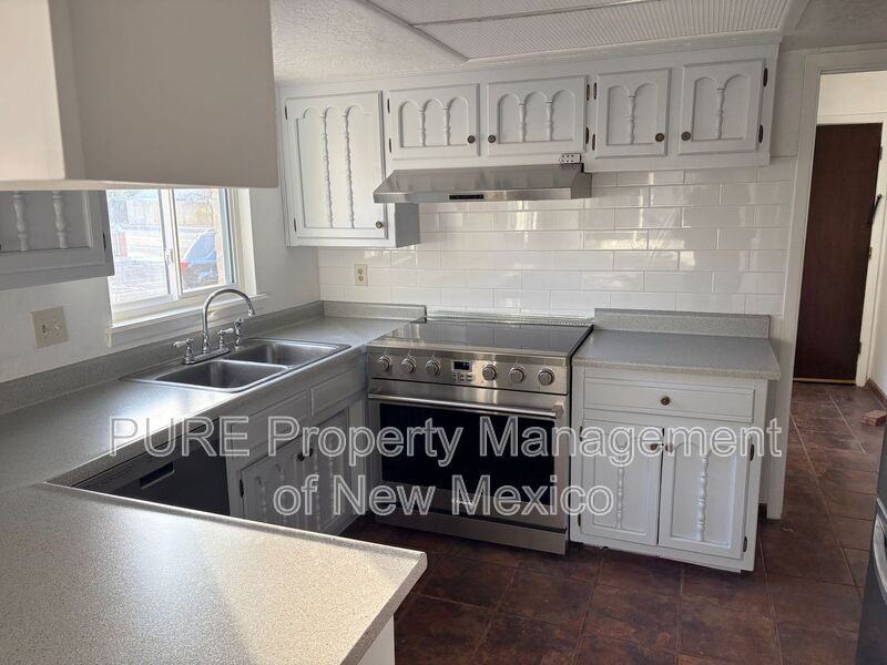 12321 Constitution Ave Ne - Photo 6 of 27