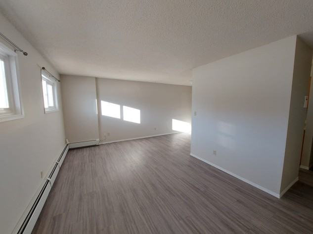 4721 55 St - Photo 5 of 12