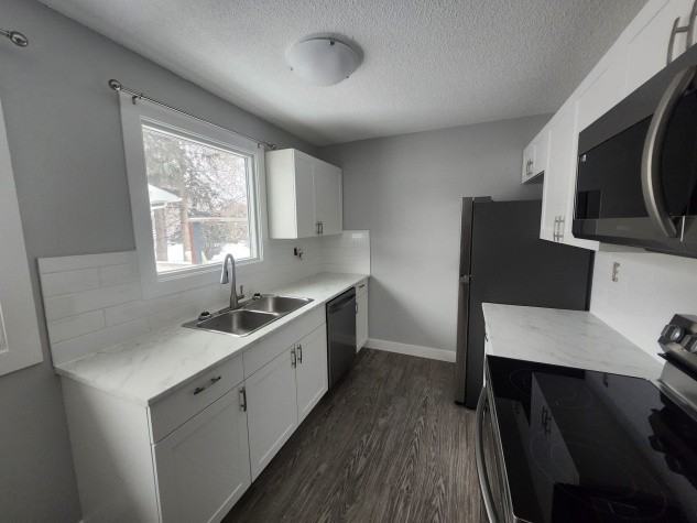 Newly Renovated Main Floor! Oversized Detached Garage Included! - Photo 3 of 9