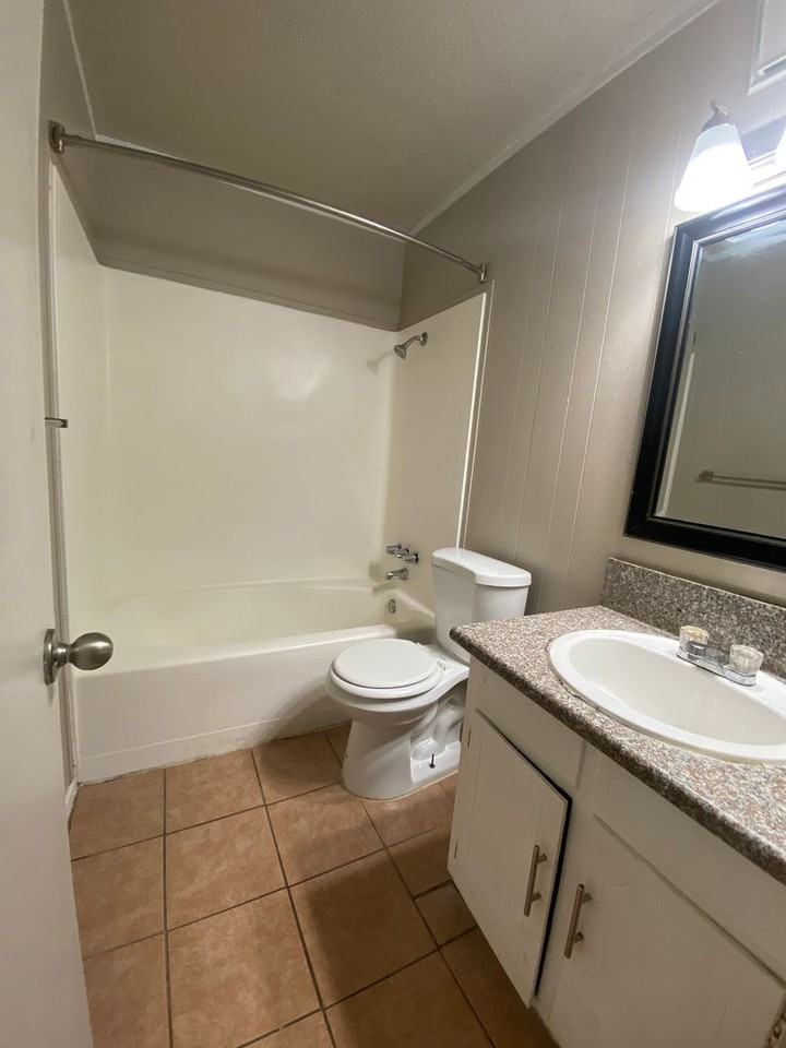 2415-2417 Charlotte St - Photo 7 of 18