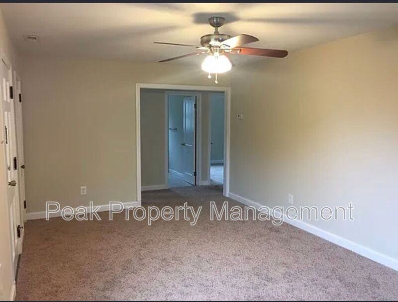 208 Marlin Dr - Photo 3 of 4