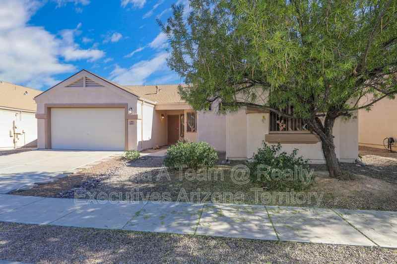 3067 S Beck Dr - Photo 2 of 24