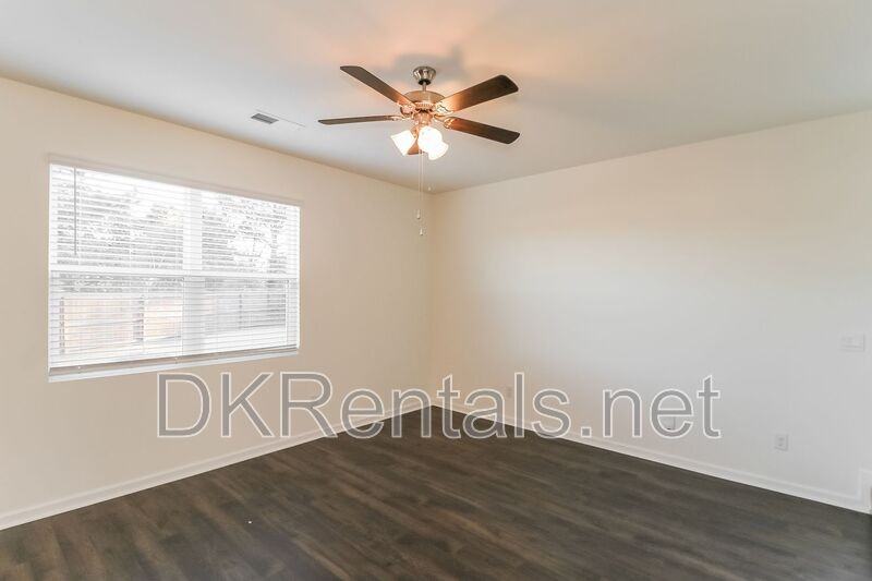 520 Whitman Ln - Photo 4 of 20