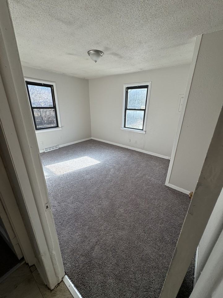 1601 Sw 22nd St #1 - Photo 5 of 7