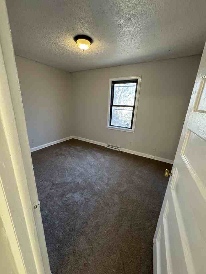 1601 Sw 22nd St #1 - Photo 6 of 7