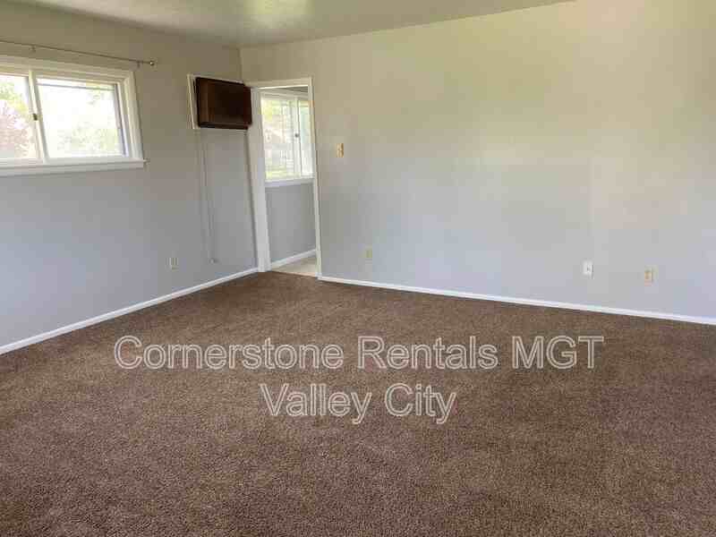 826 4th St Sw - Photo 2 of 11