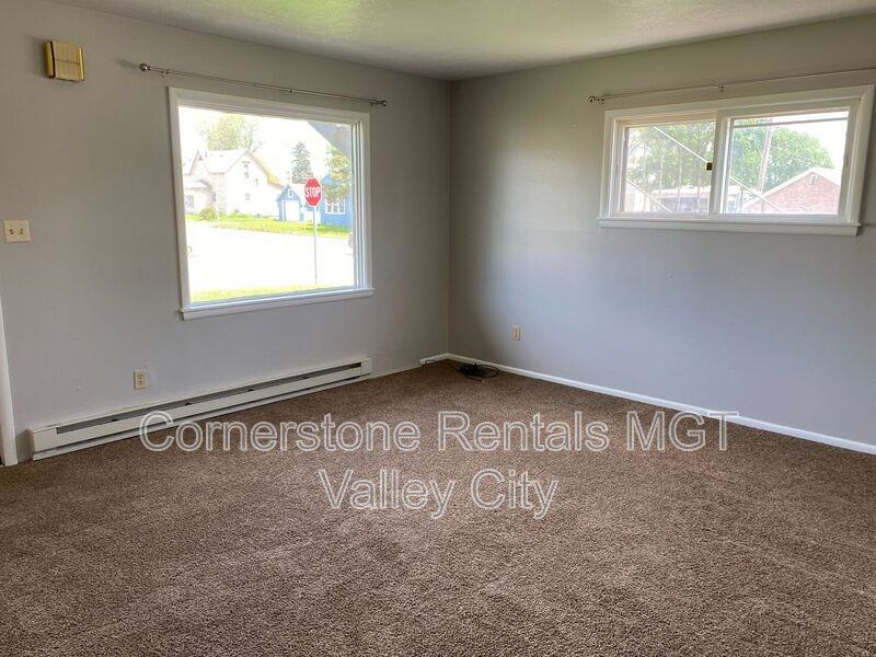 826 4th St Sw - Photo 3 of 11