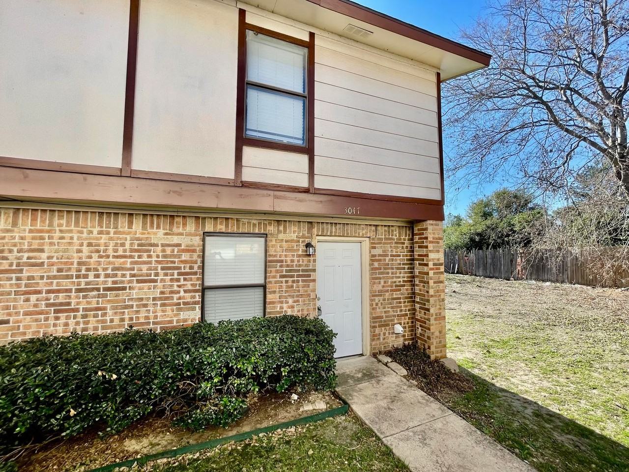 3047 Olympia Dr - Photo 2 of 20