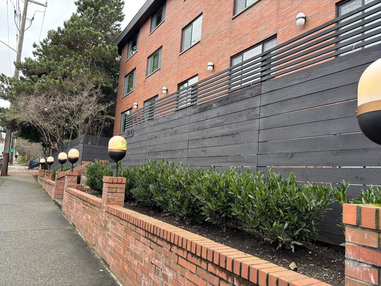 LIVE IN THE HEART OF GREEN LAKE SEATTLE'S MOST ICONIC PARK - Photo 6 of 10