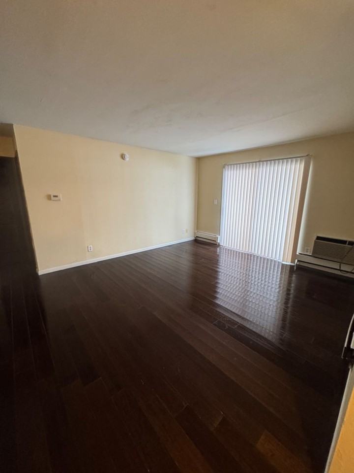 Riverside Terrace Apartments - Photo 5 of 13