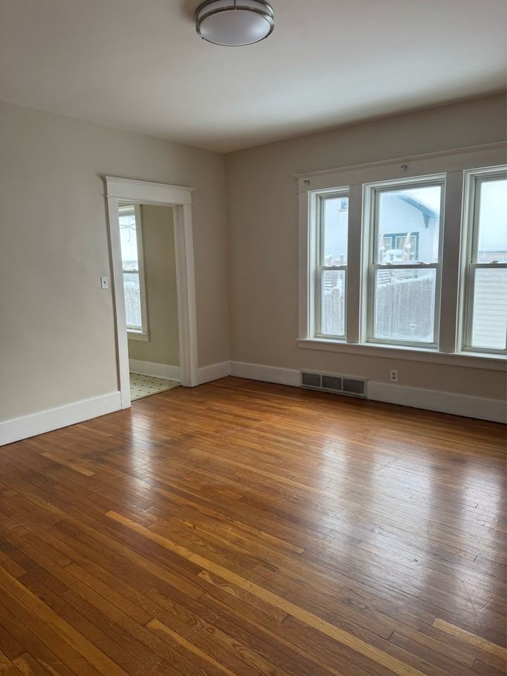 100 Lowell Ave #1 - Photo 3 of 8